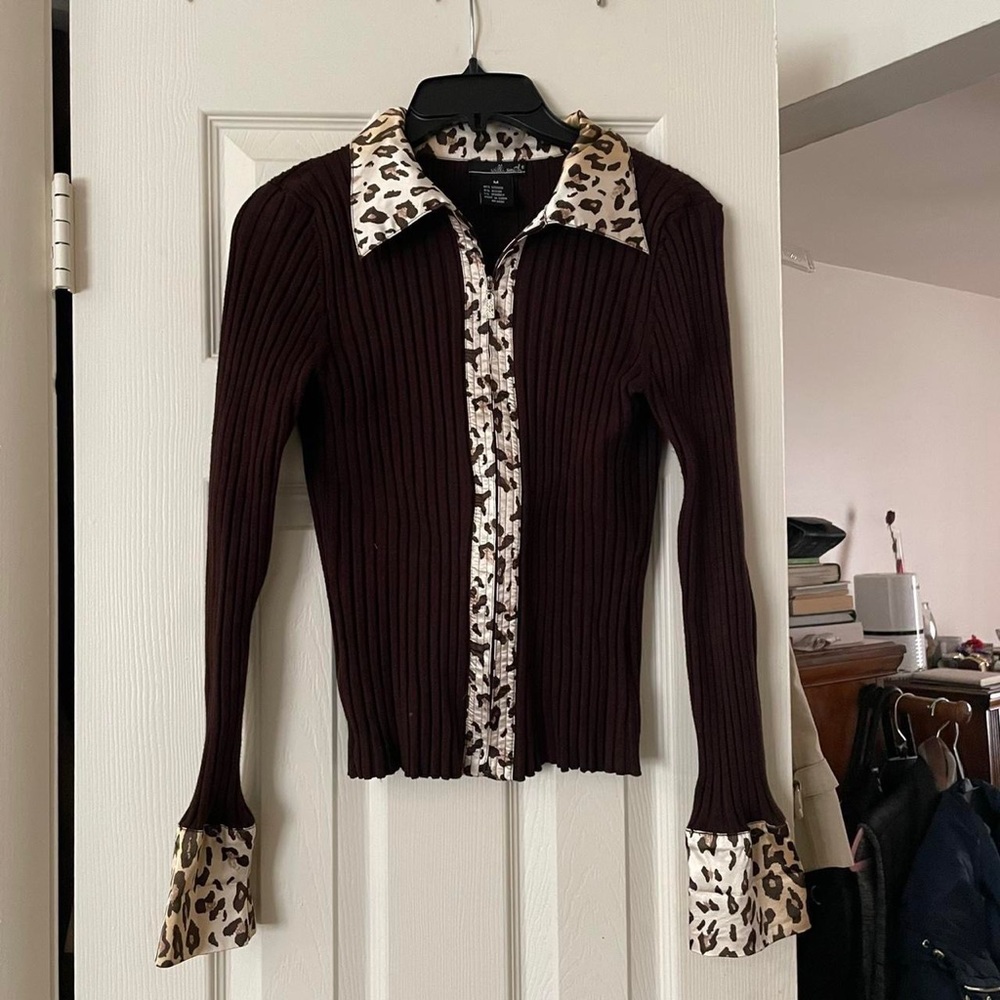 chocolate brown zip cardigan with cheetah print details. labeled a size M